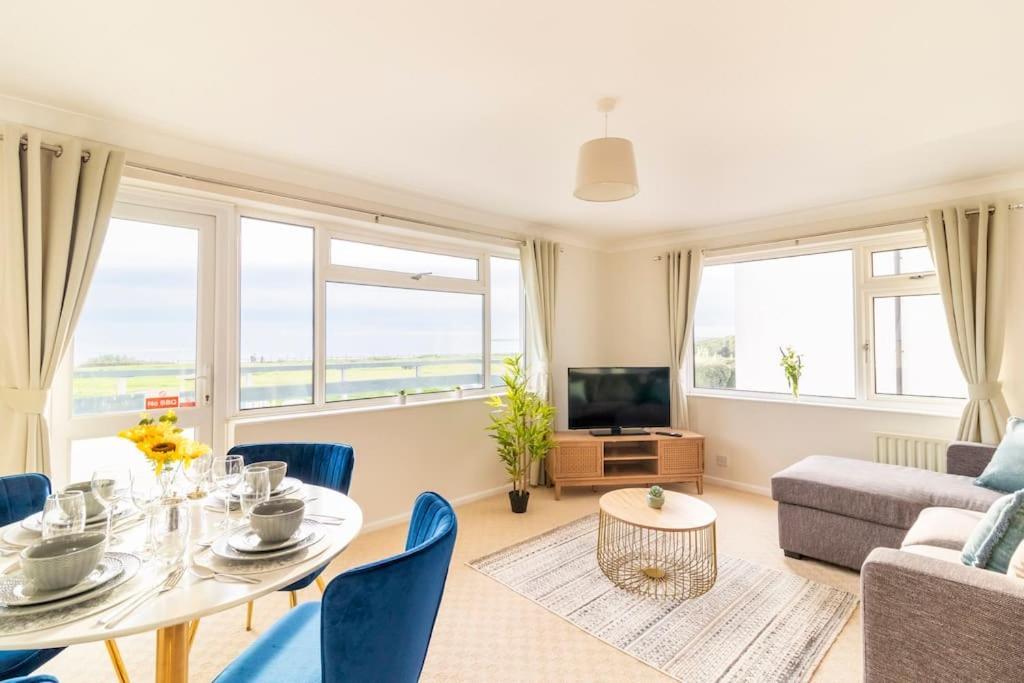 Incredible Sea View 2 Bedroom Beach Apartment Bornemouth Extérieur photo